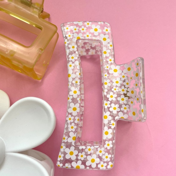 Daisy yellow 4pc claw clip set - Picture 4 of 7